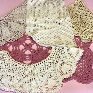 FINAL SALE PRICE 5 Pc Vintage Crocheted Doily Set